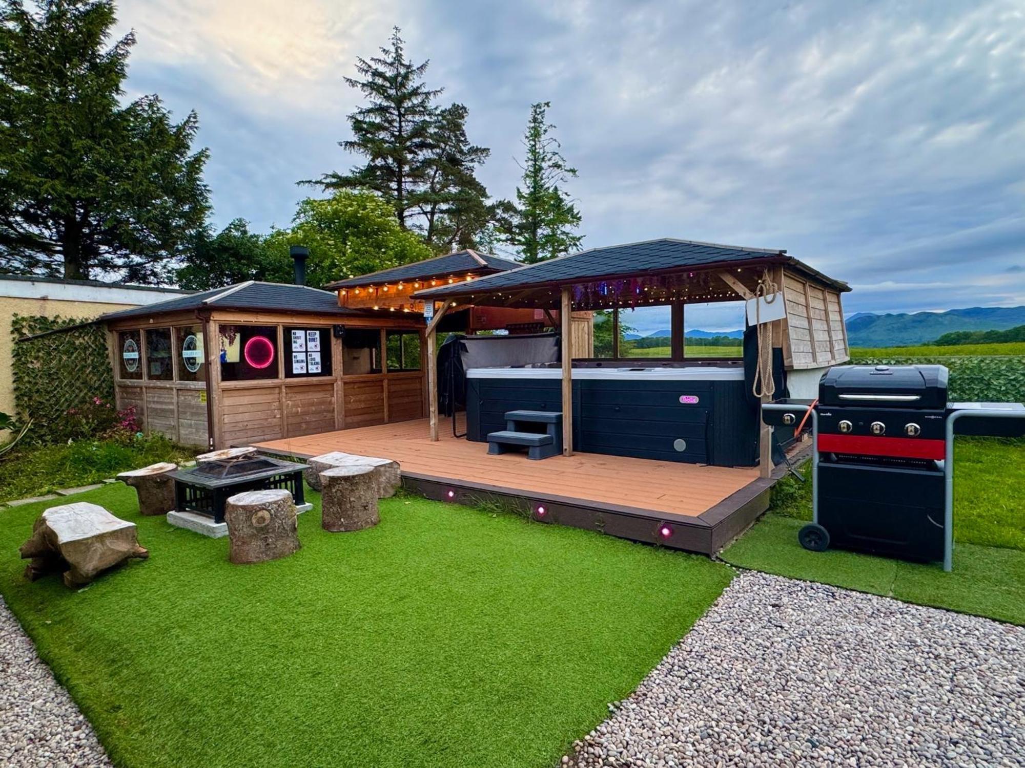 Finn Village "Mountain View Cottage" Private Garden, 9-Seater Hot Tub, Firepit & Pizza Stove Drymen Exterior foto