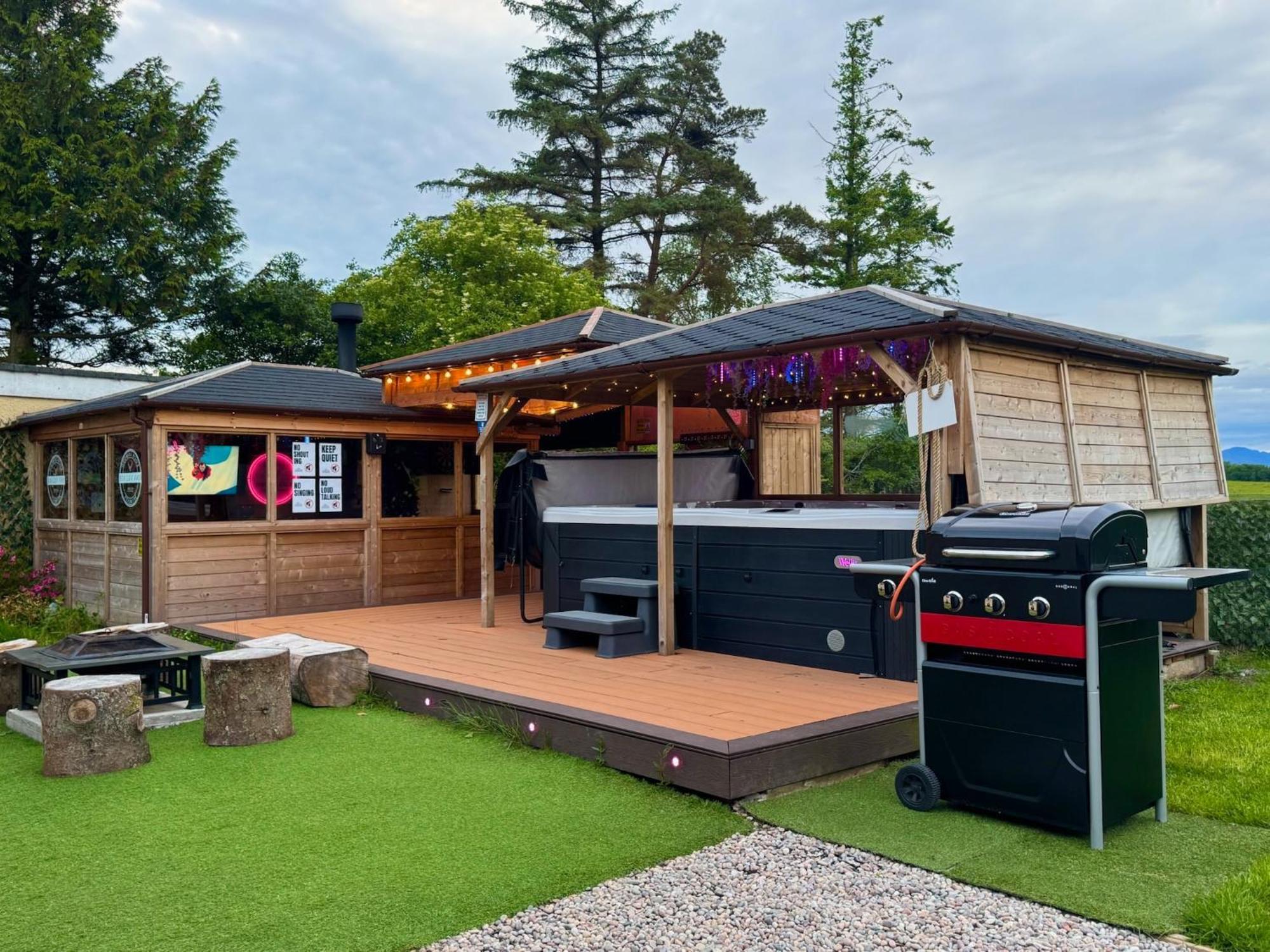 Finn Village "Mountain View Cottage" Private Garden, 9-Seater Hot Tub, Firepit & Pizza Stove Drymen Exterior foto